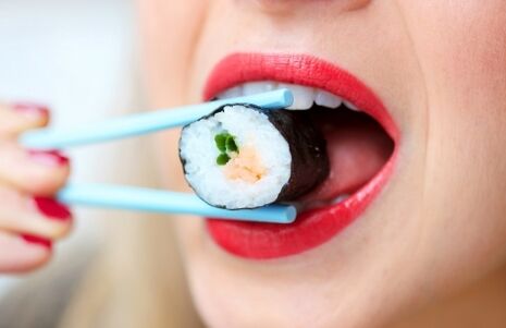 De Menü vun der japanescher Ernährung fehlt exotesch Sushi, all Produkter sinn einfach a vertraut. 